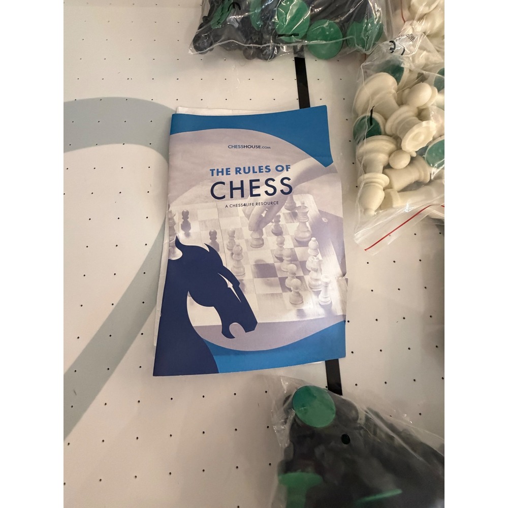 Chess House Tournament Chess Set Green Vinyl Roll Up Board Staunton Pieces - Picture 4 of 4